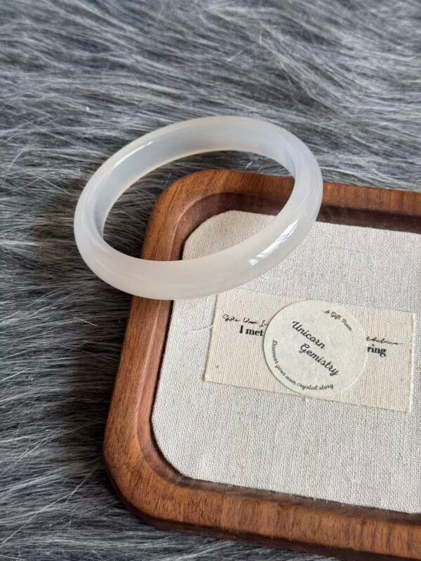 White Quartzite Simple Bangle