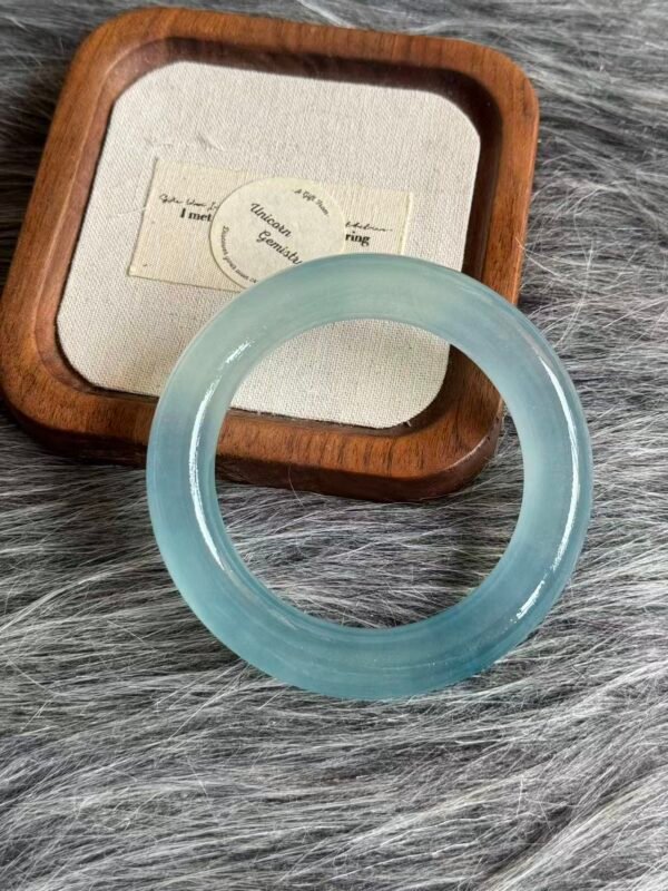 Blue Quartzite Simple Bangle